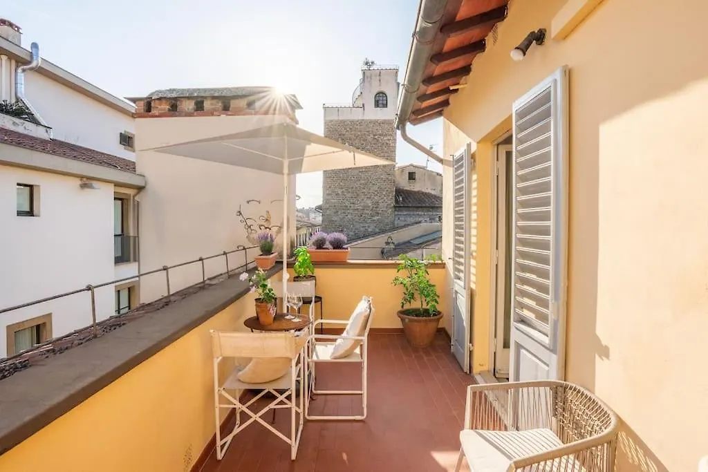 Ponte Vecchio'S Penthouse Apartment Florence